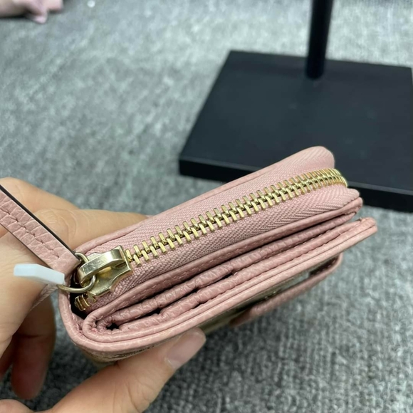 100% Authentic Gucci Leather Wallet 215-10924 - Picture 8 of 12